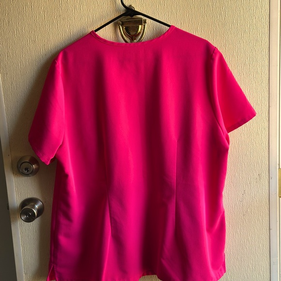 Figs 3X Shocking Pink Catarina top - Picture 3 of 5